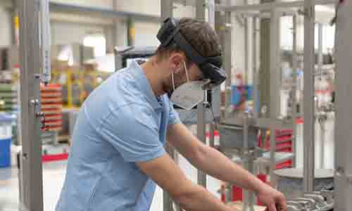 IMA用HoloLens 2 + Dynamics 365为全球工厂提供远程维护支持，节省差旅、时间成本