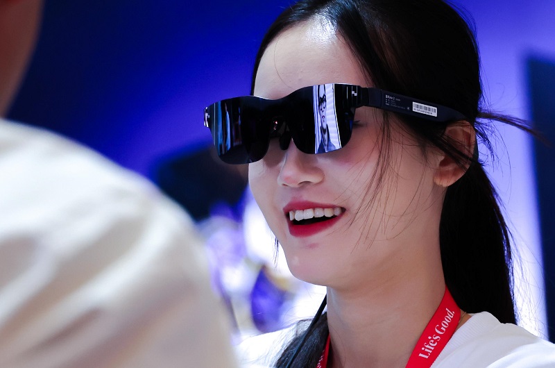 雷鸟X2 Lite AR眼镜亮相AWE 2024，解锁AI+AR全新体验-93913.com-XR信息与元宇宙产业服务