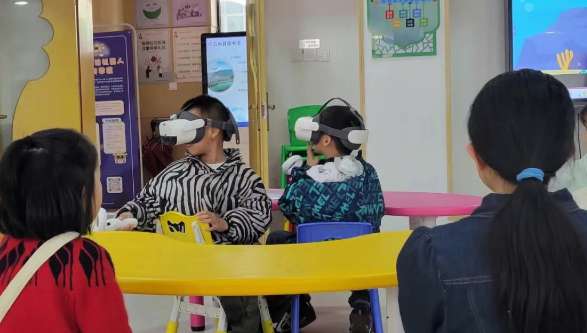 石台县图书馆举办VR科普活动,小读者用PICO体验远古世界