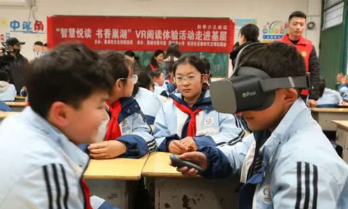 巢湖市图书馆用PICO开展VR阅读，小学生沉浸式探索太空与海底